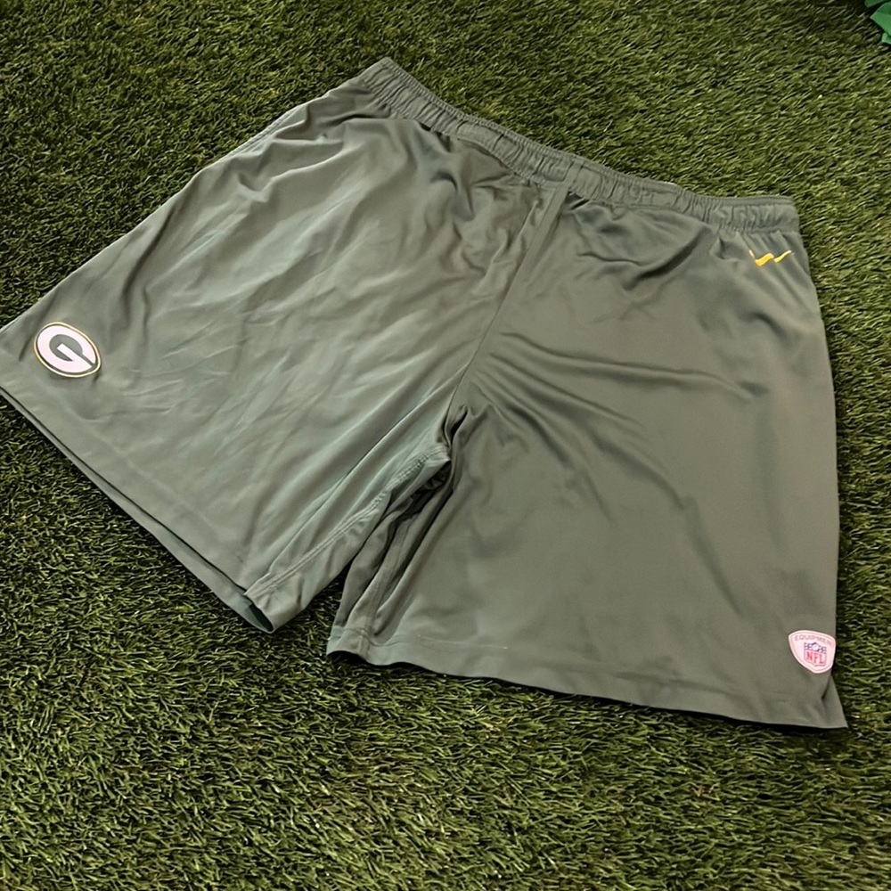 Official team issued NFL Packers gear worn by former Assistant coach